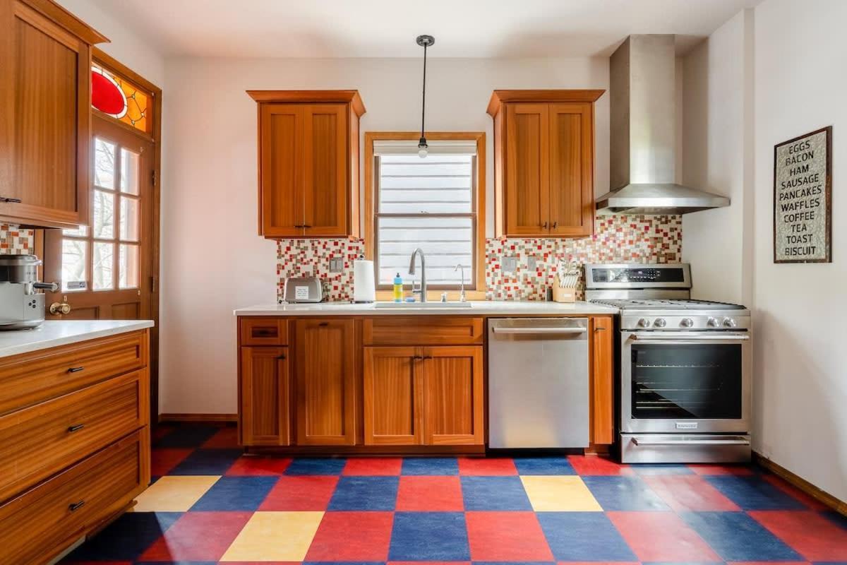 Collection - Preserved 1907 Classic Craftsman - 92 Walkscore Holiday home Portland