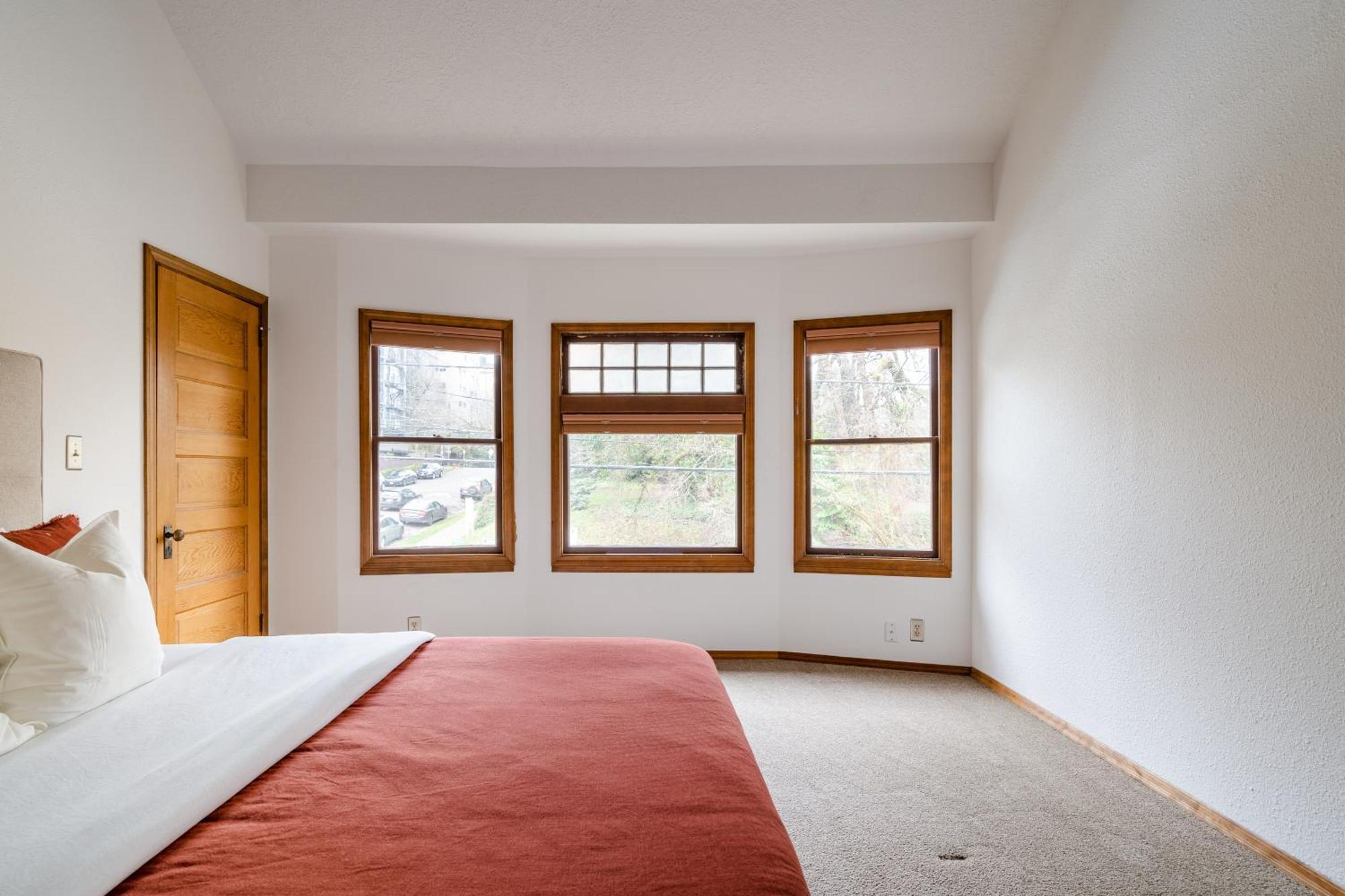 Holiday home Collection - Preserved 1907 Classic Craftsman - 92 Walkscore